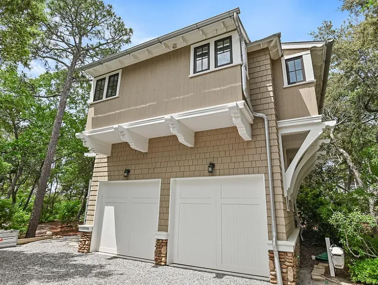 The carriage house at 4 Dock Trail